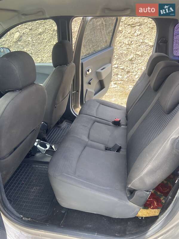 Мінівен Dacia Lodgy 2012 в Львові