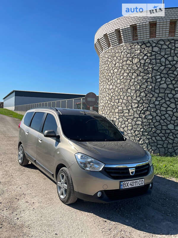 Мінівен Dacia Lodgy 2012 в Волочиську