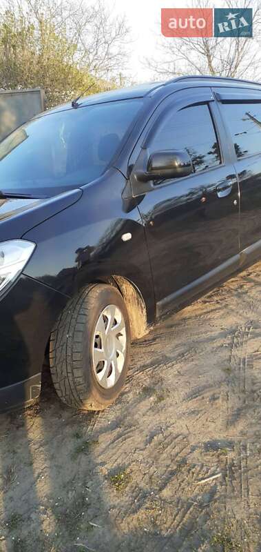 Минивэн Dacia Lodgy 2013 в Тростянце