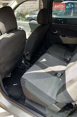 Минивэн Dacia Lodgy 2013 в 