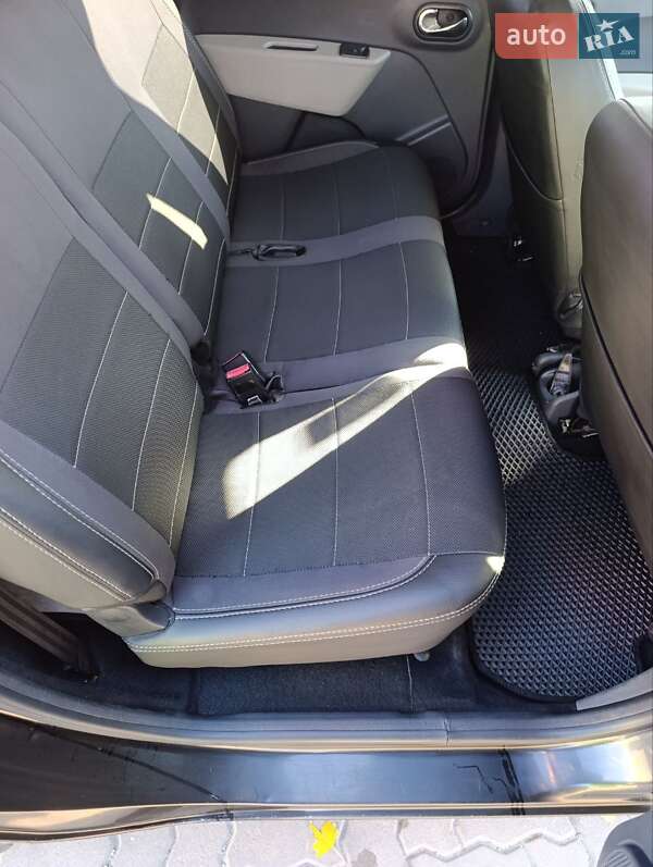 Минивэн Dacia Lodgy 2013 в Кривом Роге