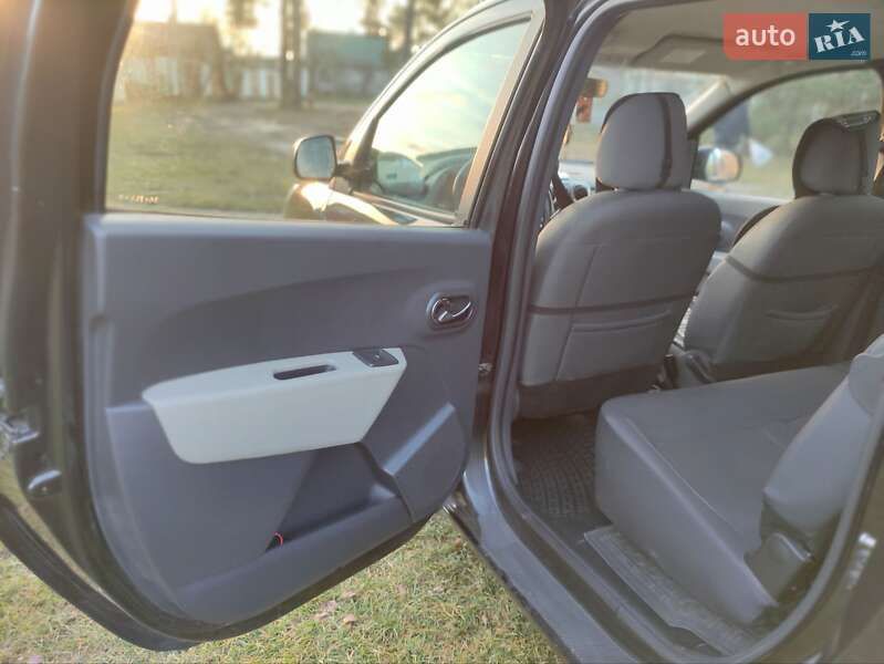 Мінівен Dacia Lodgy 2013 в Сарнах