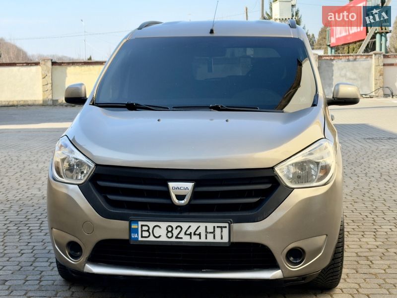 Минивэн Dacia Lodgy 2012 в Львове