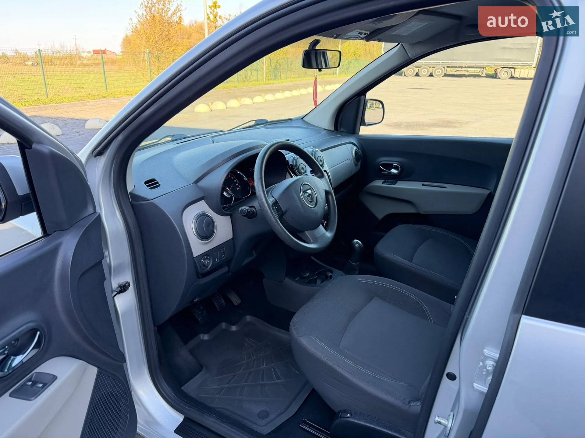 2013 Dacia Lodgy - мініатюра 23