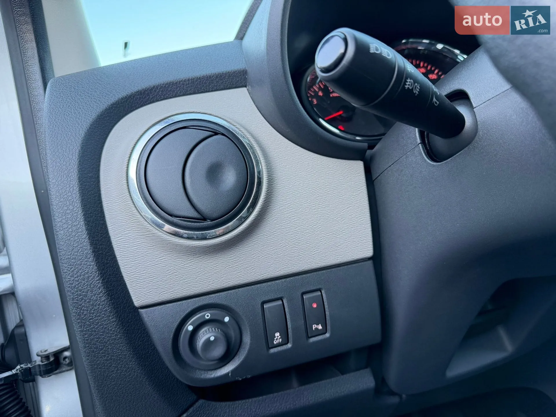 2013 Dacia Lodgy - мініатюра 25