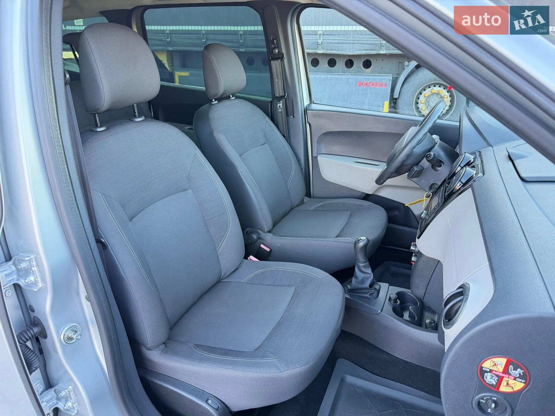 2013 Dacia Lodgy - мініатюра 30
