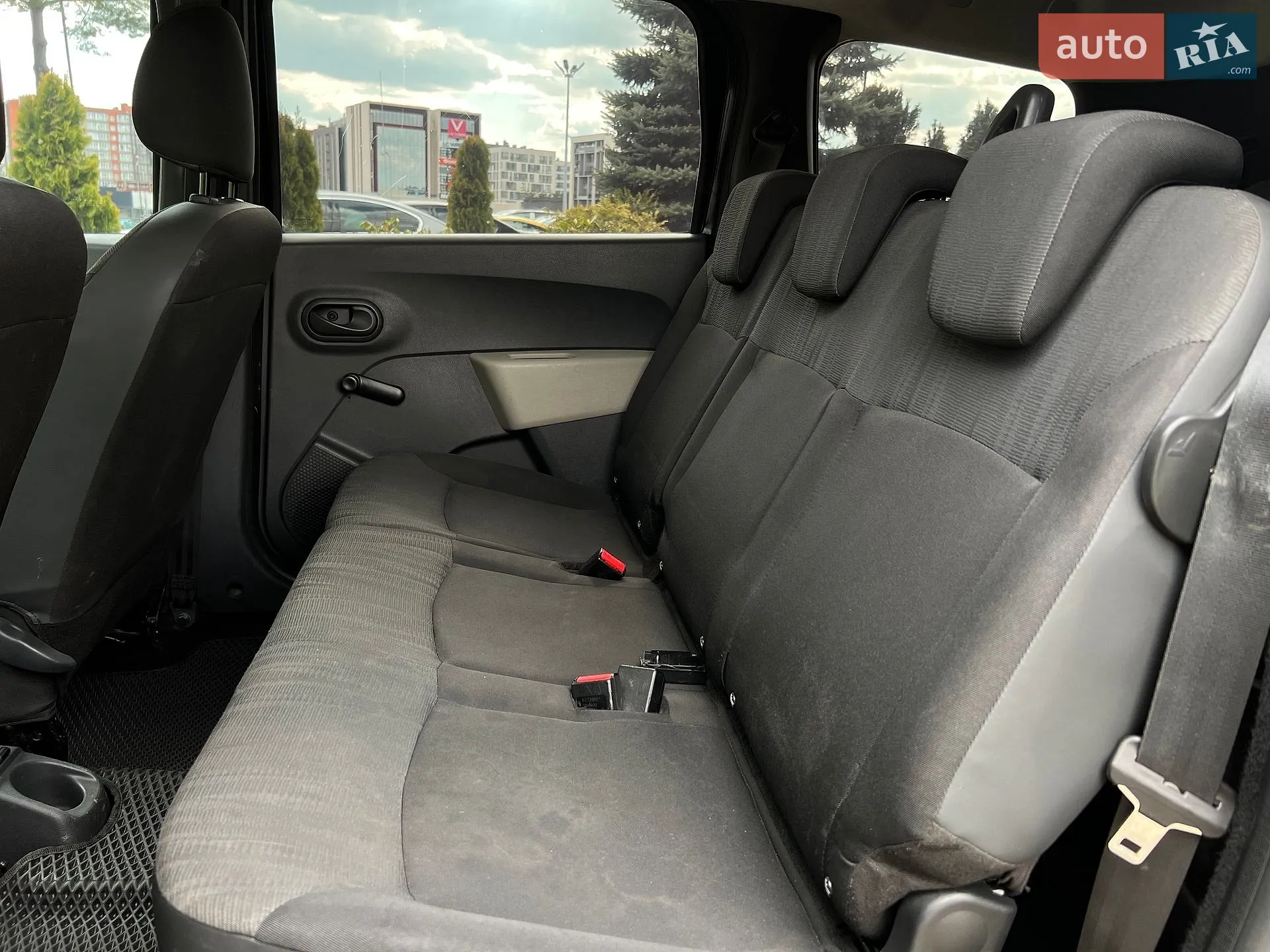 2013 Dacia Lodgy - мініатюра 20
