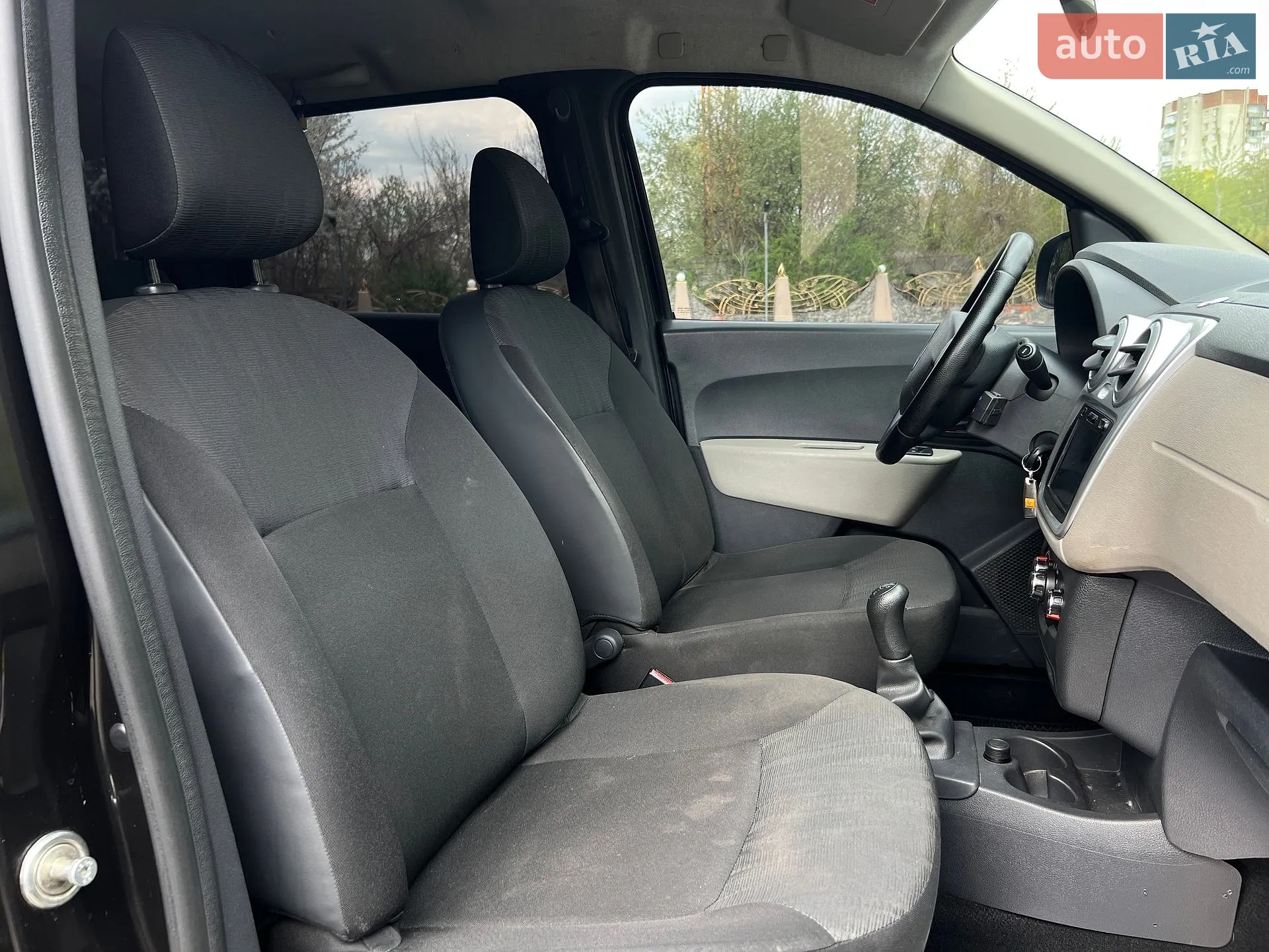 2013 Dacia Lodgy - мініатюра 17