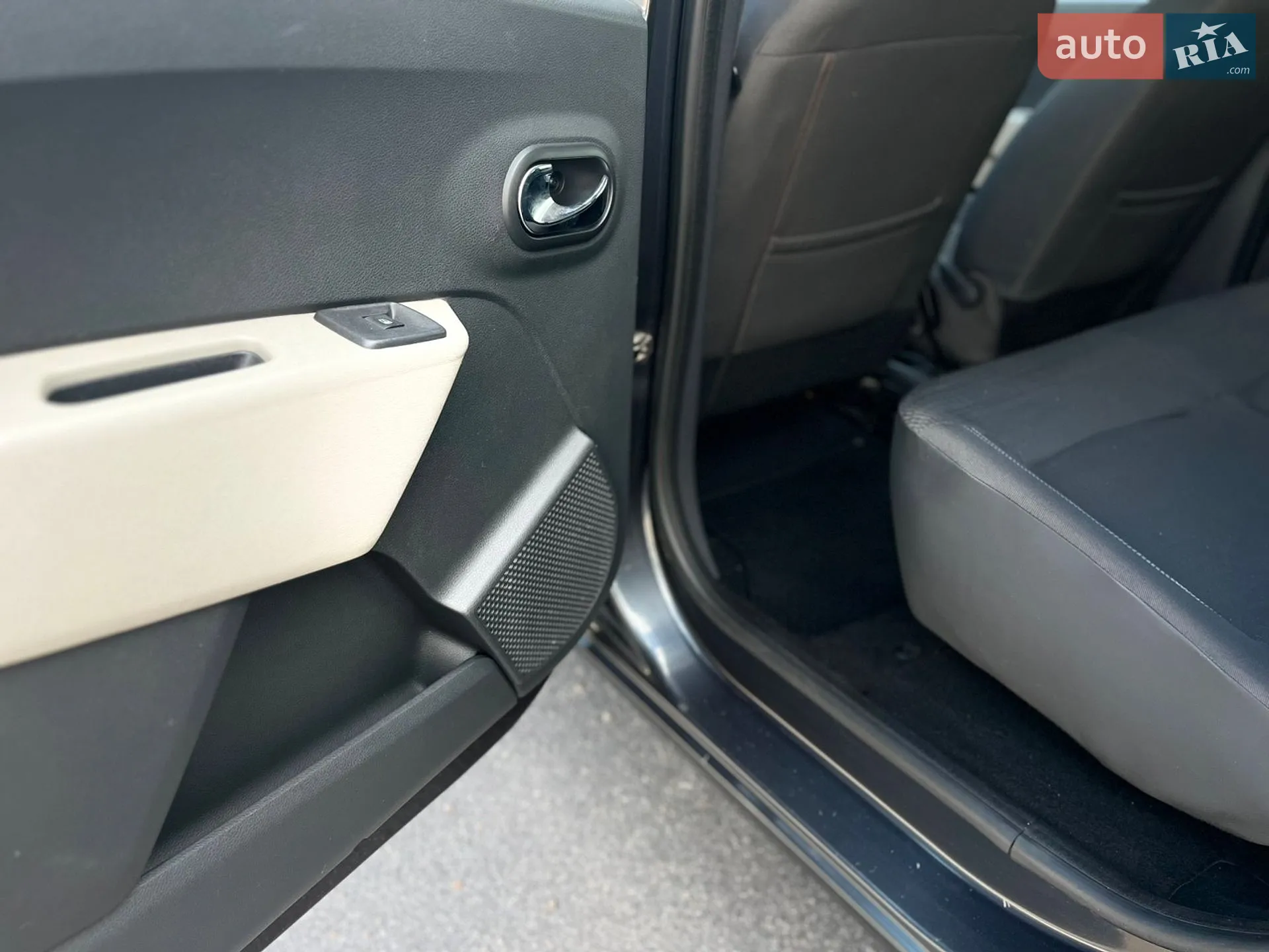 2012 Dacia Lodgy - мініатюра 16