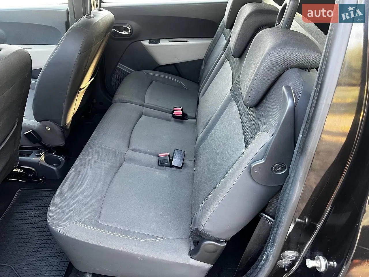 2013 Dacia Lodgy - мініатюра 24