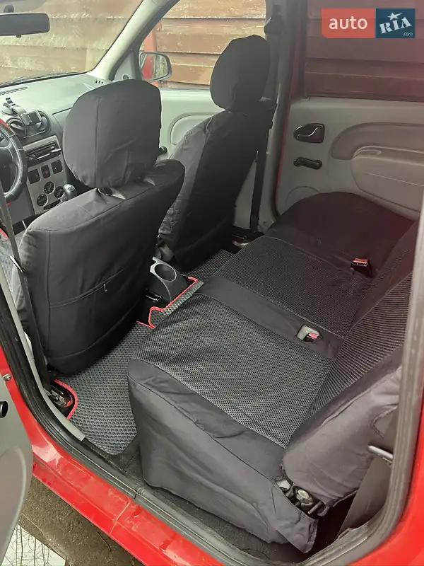 Універсал Dacia Logan MCV 2009 в 
