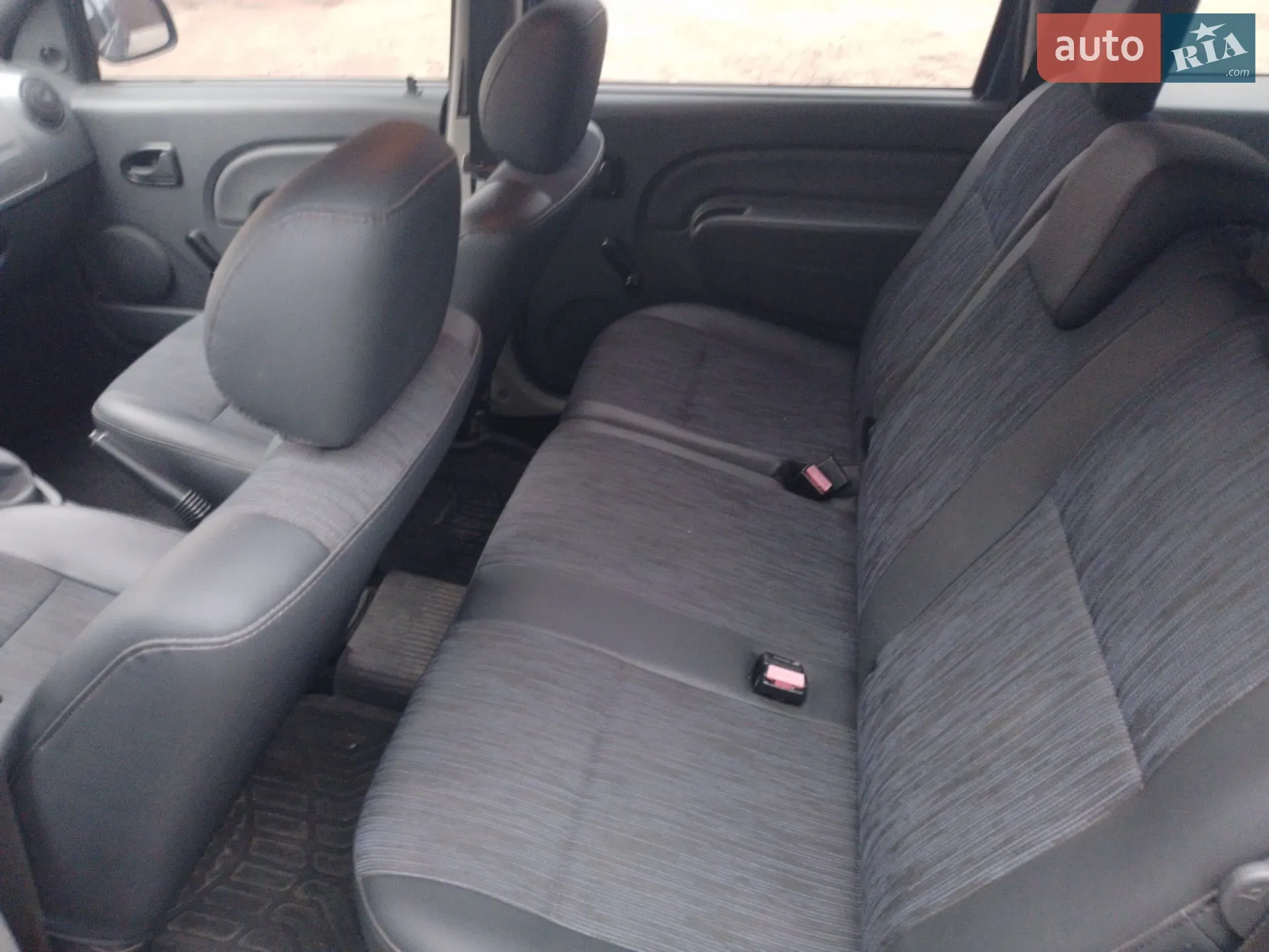 2010 Dacia Logan - мініатюра 8