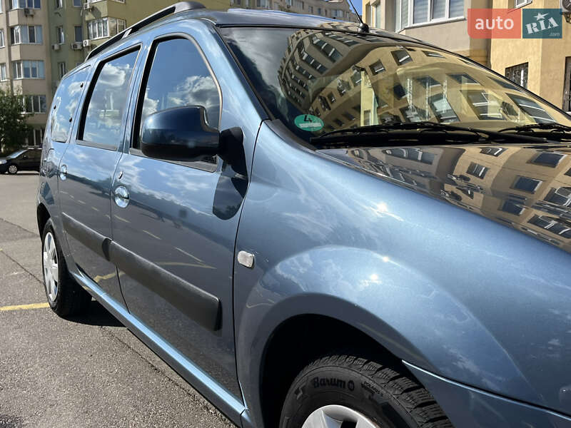 Универсал Dacia Logan MCV 2009 в Киеве