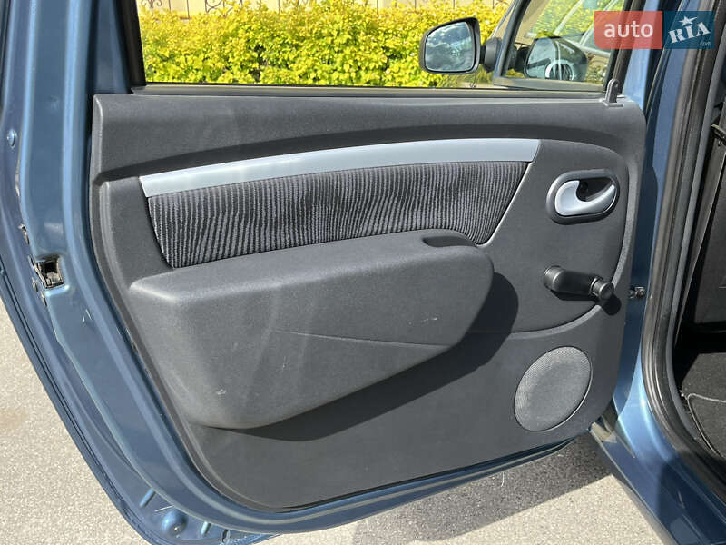 Универсал Dacia Logan MCV 2009 в Киеве