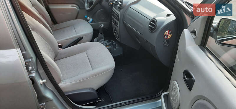 Универсал Dacia Logan MCV 2010 в Чернигове