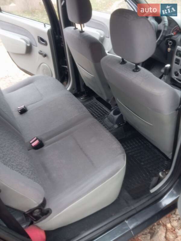 Универсал Dacia Logan MCV 2008 в Чернигове