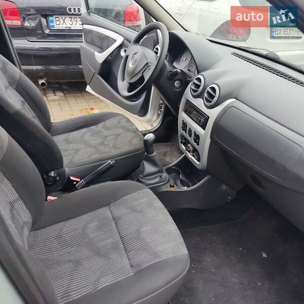 Універсал Dacia Logan MCV 2010 в Кам'янець-Подільському фото 5 Універсал Dacia Logan MCV 2010 в Кам'янець-Подільському