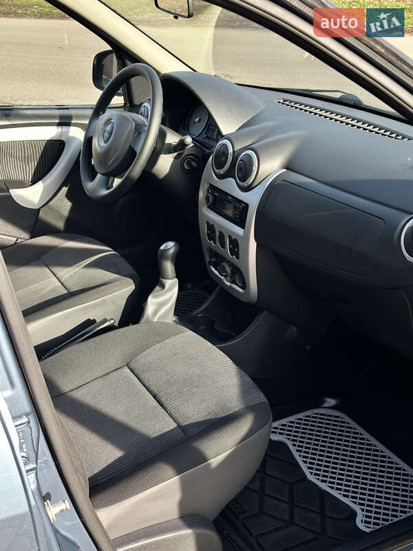 Универсал Dacia Logan MCV 2010 в Ромнах