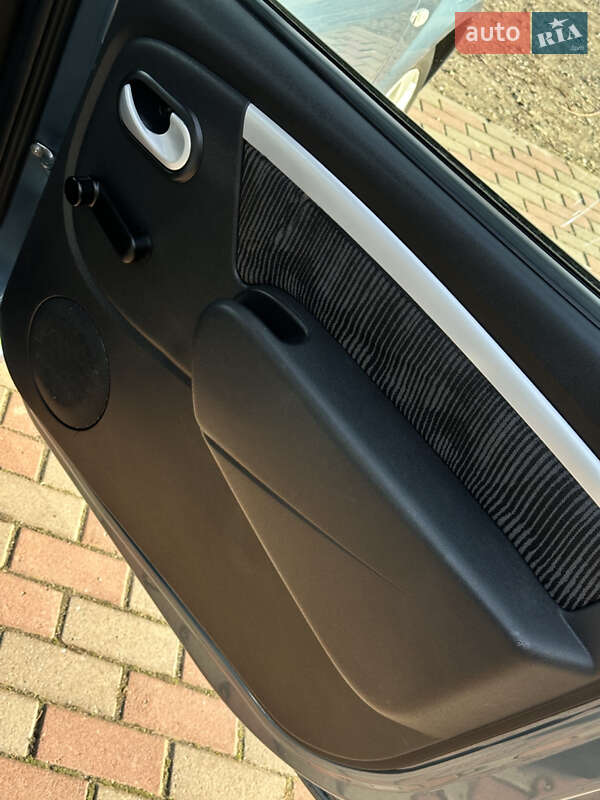 Универсал Dacia Logan MCV 2010 в Ромнах