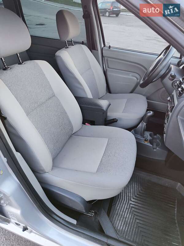 Универсал Dacia Logan MCV 2010 в Глухове фото 35 Универсал Dacia Logan MCV 2010 в Глухове