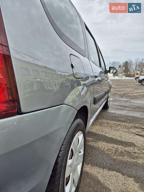 Універсал Dacia Logan MCV 2010 в Стрию