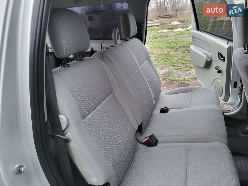 Універсал Dacia Logan MCV 2009 в Жовтих Водах фото 23 Універсал Dacia Logan MCV 2009 в Жовтих Водах