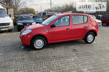 Хетчбек Dacia Logan 2010 в 