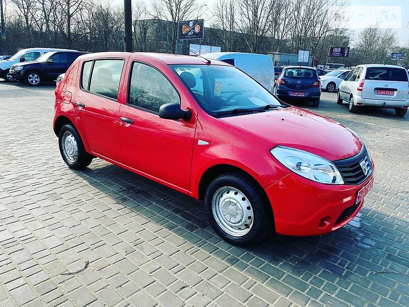 Хетчбек Dacia Logan 2010 в 
