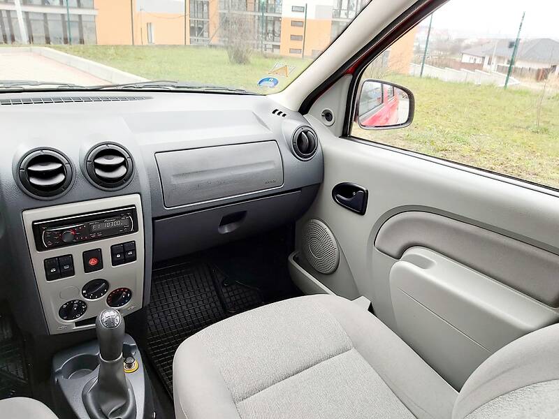 Універсал Dacia Logan 2010 в Івано-Франківську