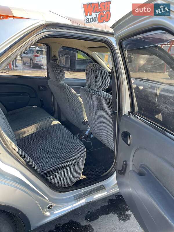 Седан Dacia Logan 2006 в Харькове