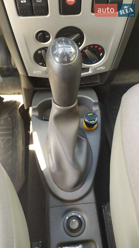 Минивэн Dacia Logan 2007 в Малой Виске