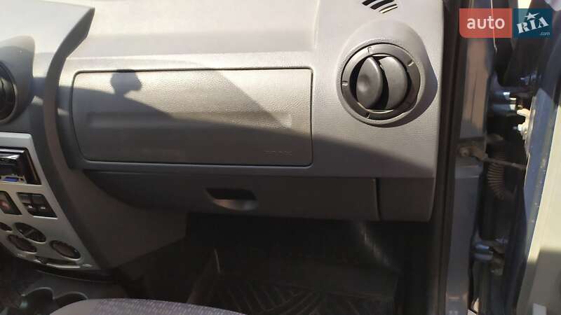 Минивэн Dacia Logan 2007 в Малой Виске