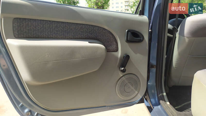 Минивэн Dacia Logan 2007 в Малой Виске