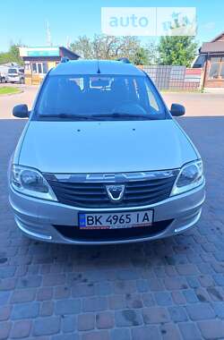 Седан Dacia Logan 2012 в Сарнах