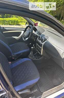 Седан Dacia Logan 2012 в 