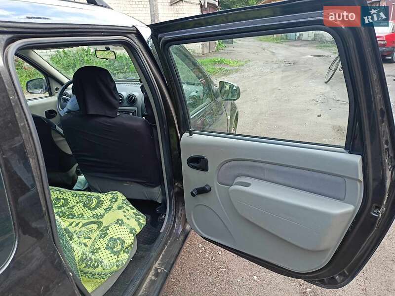 Седан Dacia Logan 2009 в Чернигове