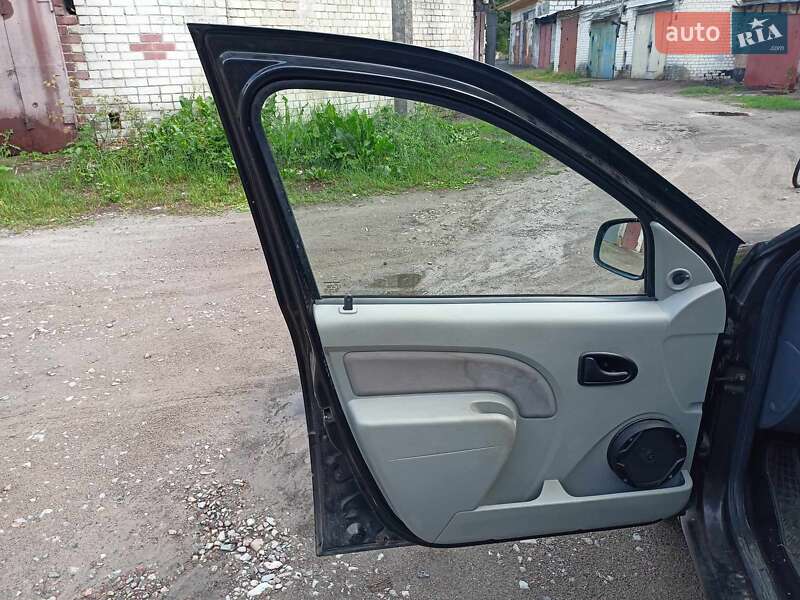 Седан Dacia Logan 2009 в Чернигове