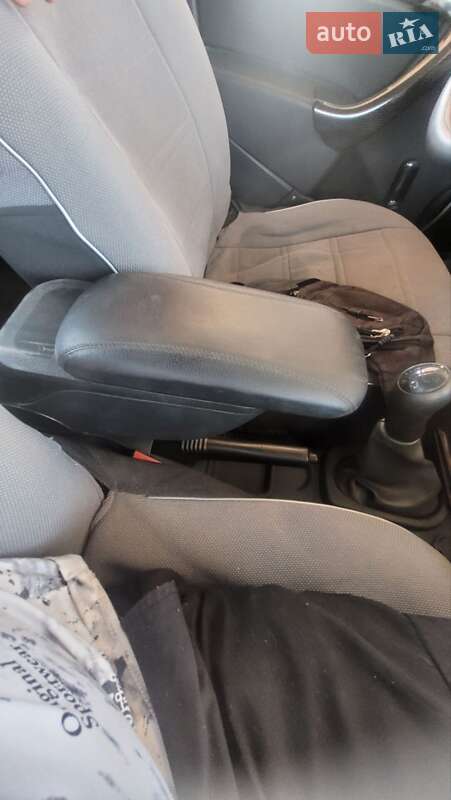 Седан Dacia Logan 2008 в Киеве