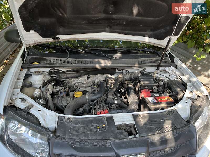 Седан Dacia Logan 2014 в Покрові