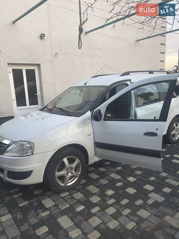 Седан Dacia Logan 2010 в Тячеві