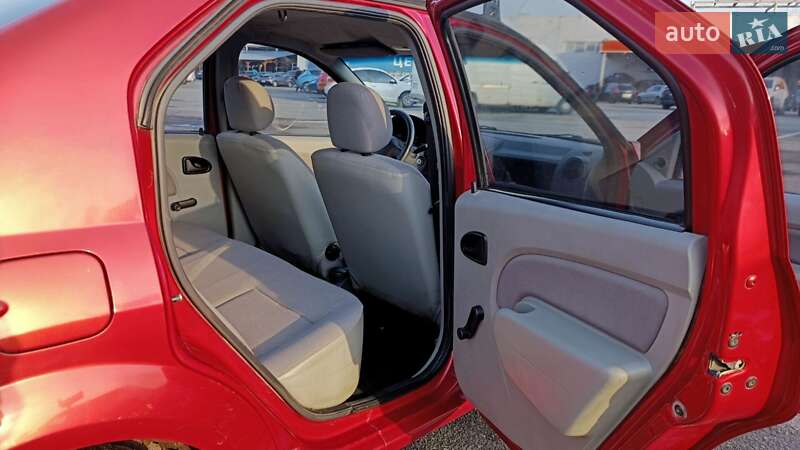 Седан Dacia Logan 2008 в Ужгороде