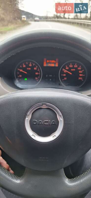 Седан Dacia Logan 2012 в Ужгороді