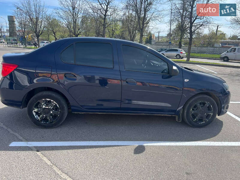 Седан Dacia Logan 2015 в Львові