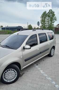 Седан Dacia Logan 2010 в Черновцах