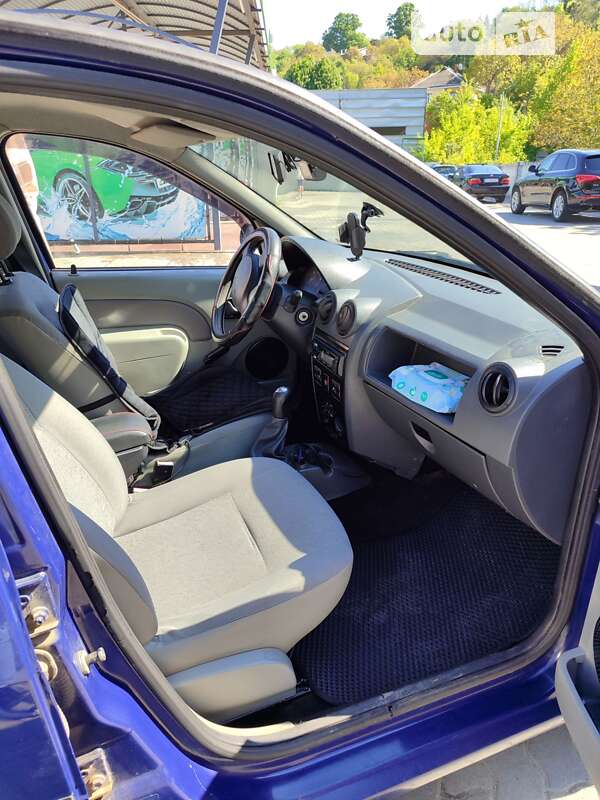 Седан Dacia Logan 2008 в Черновцах