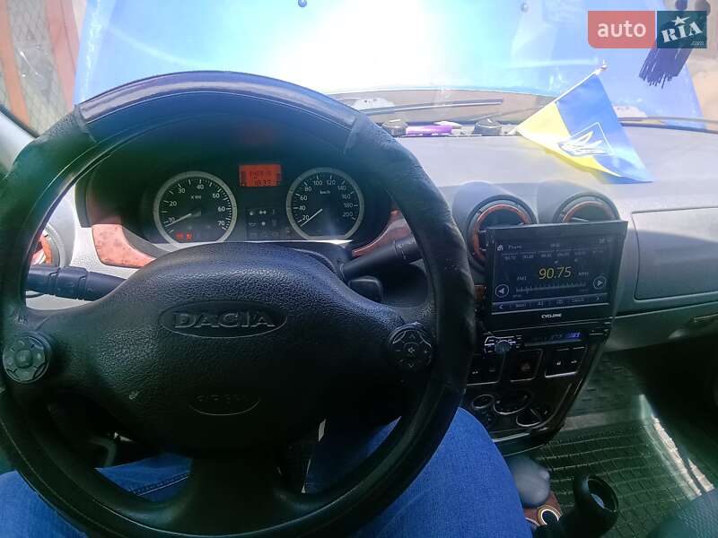 Седан Dacia Logan 2006 в Сваляві