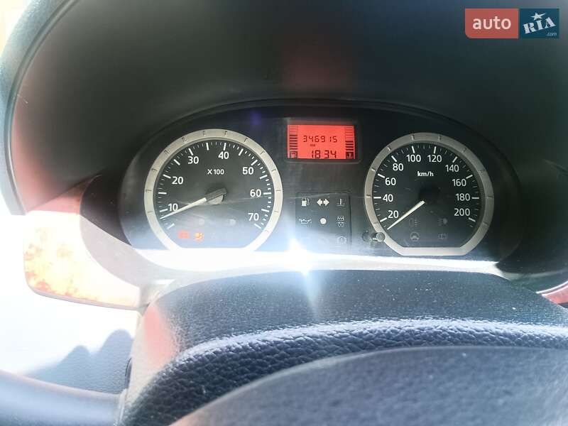 Седан Dacia Logan 2006 в Сваляві