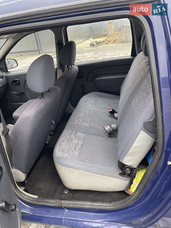 Седан Dacia Logan 2009 в Сарнах
