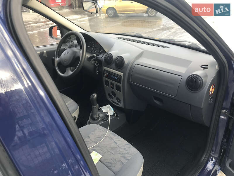 Седан Dacia Logan 2009 в Сарнах