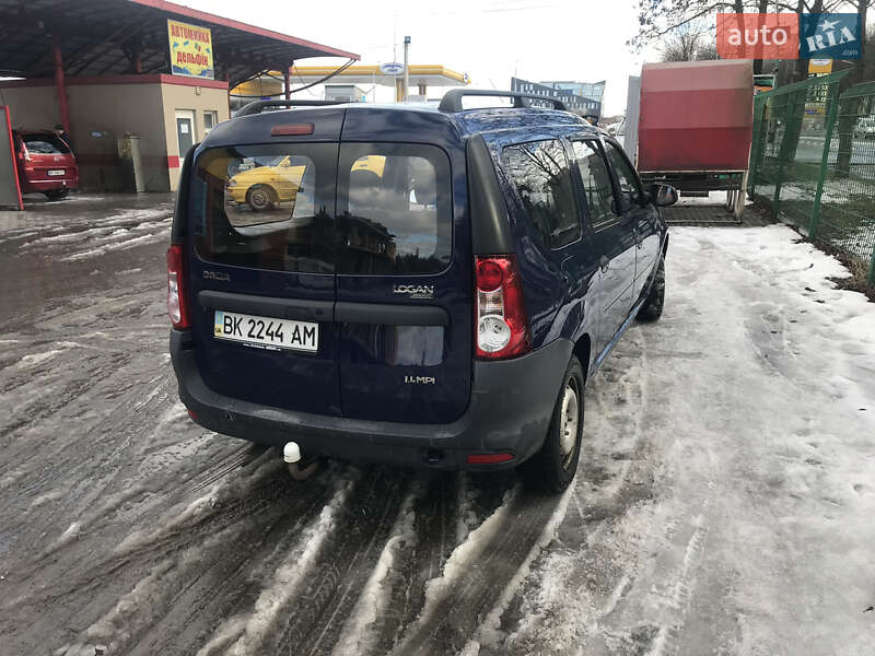 Седан Dacia Logan 2009 в Сарнах